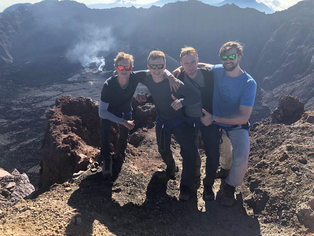 Thalia Homestay & Ijen Bromo Tour บันยูวังงี ภายนอก รูปภาพ